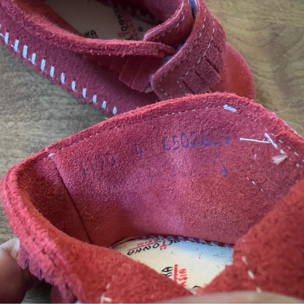 MinneTonka Moccasin Children Burgundy Leather Suede Baby Walking Shoes size 4